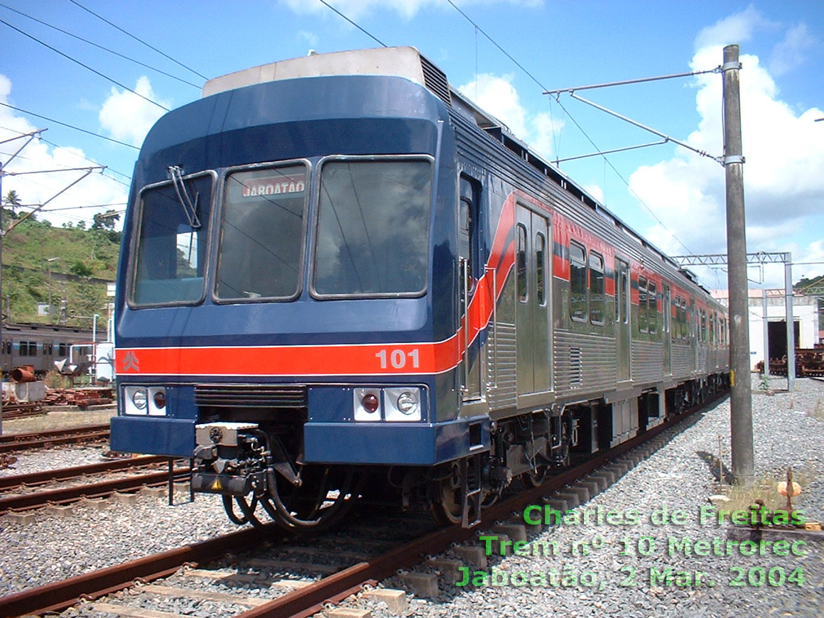 Carro motor n° 101 (Trem n° 10, carro n° 1), reformado, fotografado nas Oficinas de Cavaleiro, em Jaboatão de Guararapes