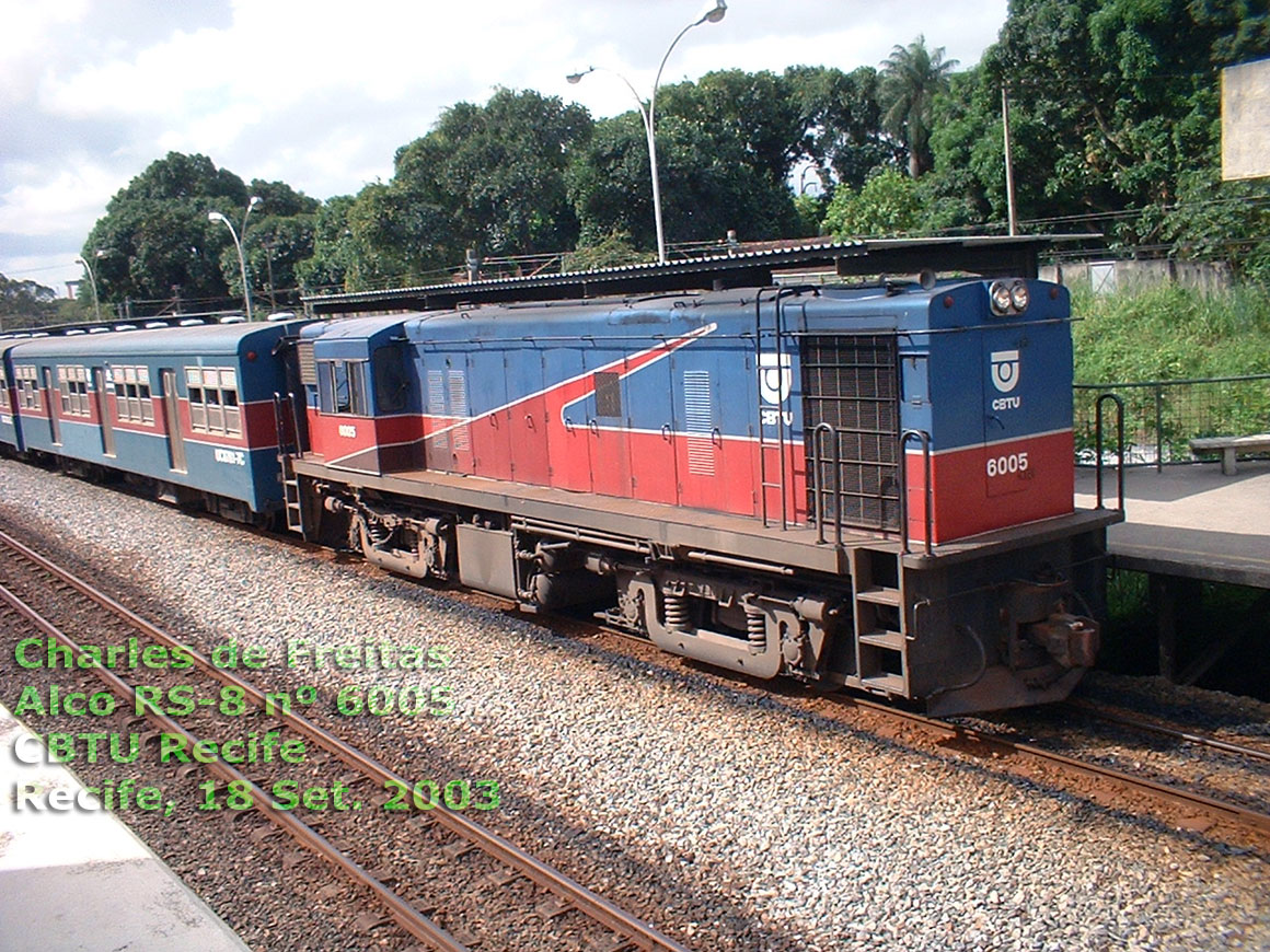 Locomotiva Alco RS8 nº 6005 da CBTU Recife tracionando o trem da linha do Cabo de Santo Agostinho em 2003