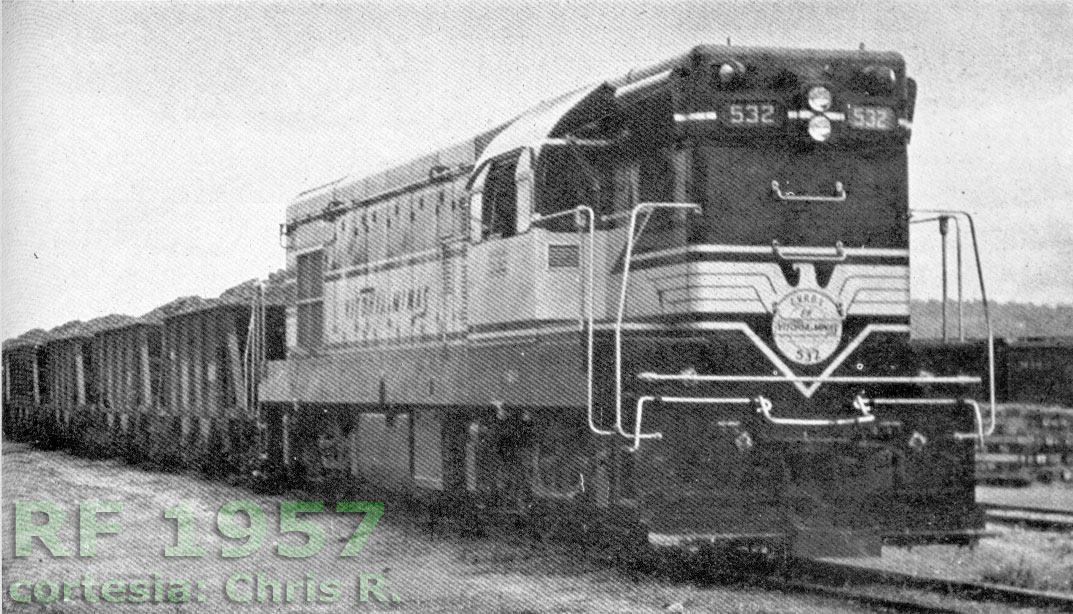 Locomotiva G12 com a "pintura da águia" da Estrada de Ferro Vitória a Minas