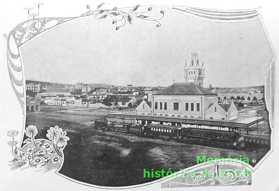 Trem de passageiros na plataforma da primeira estação ferroviária de Belo Horizonte, vista pelo lado dos trilhos