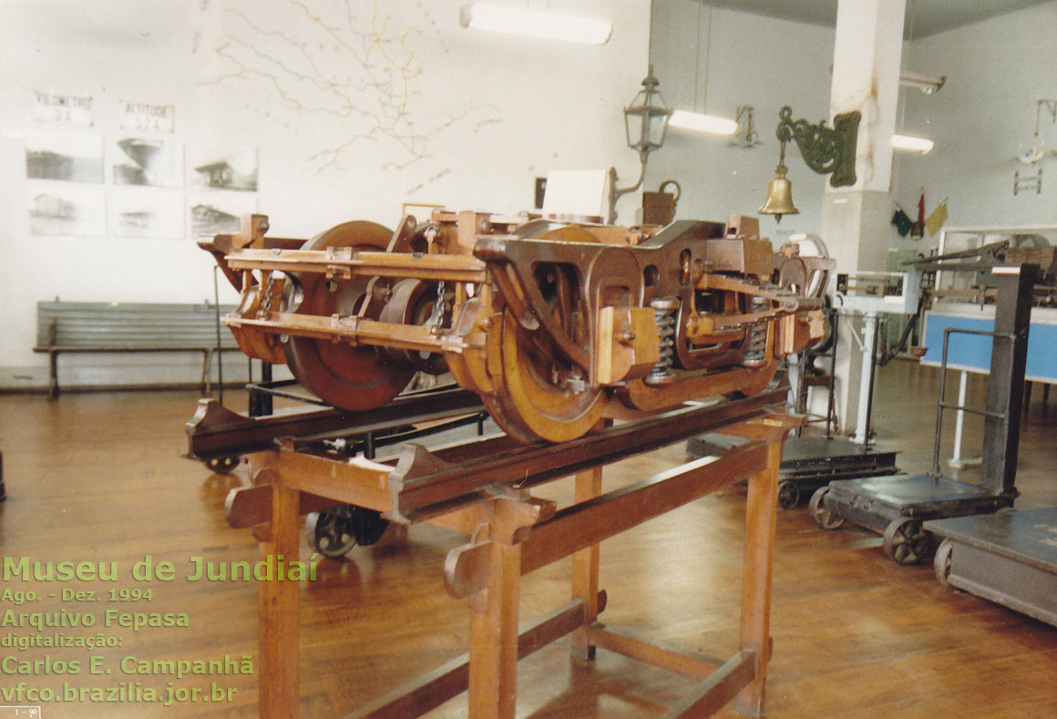 Truque de vagão, fotografado no interior do Museu Ferroviário Barão de Mauá, em Jundiaí, em 1994