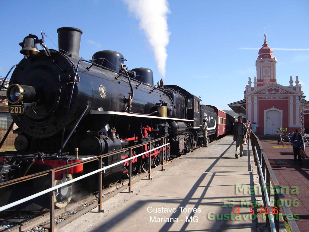 Locomotiva com o Trem da Vale na estação ferroviária de Mariana (MG)