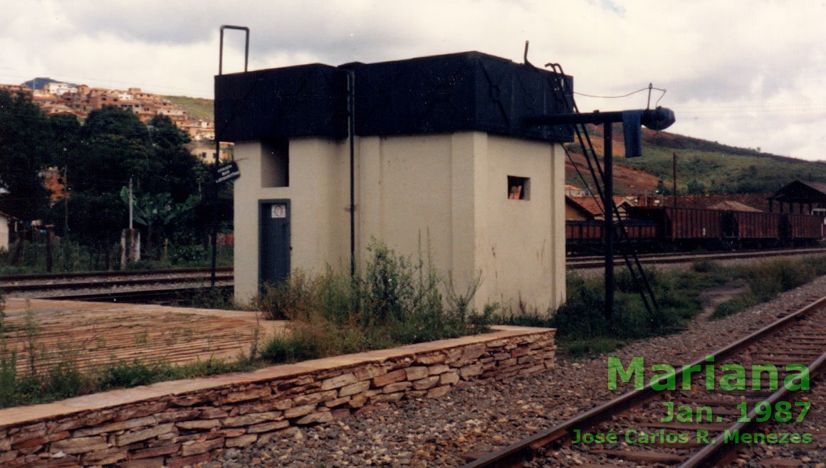 Caixa d'água na estação ferroviária de Mariana