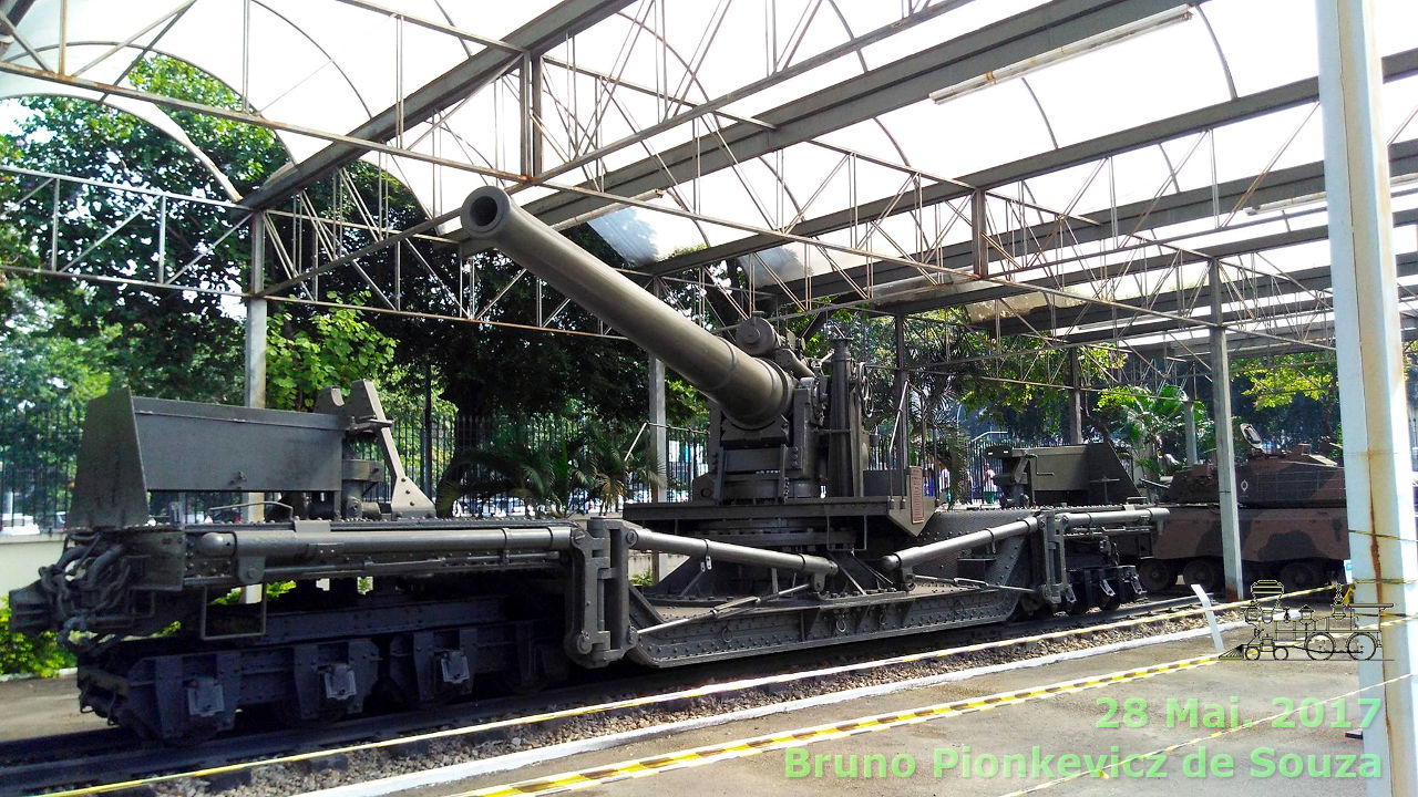 Canhão ferroviário preservado no Museu Militar Conde de Linhares (MMCL)