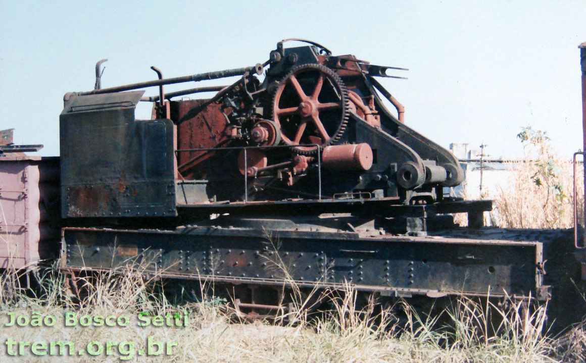 Guindaste ferroviário nº 2 da EFCB - Estrada de Ferro Central do Brasil, já sem a lança