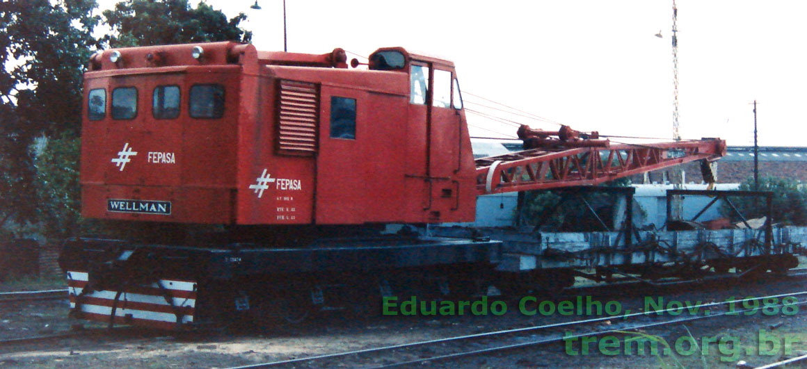 Vista posterior da cabine do guindaste ferroviário Wellman da Fepasa