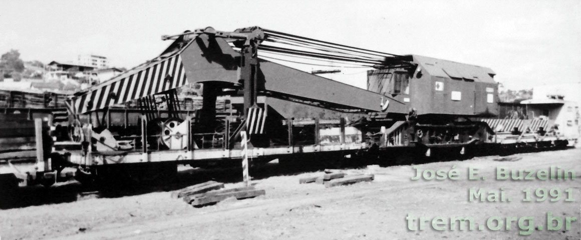 Lança e vagão madrinha do guindaste ferroviário Krupp-Ardelt para 120 toneladas da EFVM - Estrada de Ferro Vitória a Minas