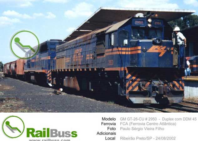 Locomotivas GT26CU e DDM45 engatadas, para comparação de tamanho