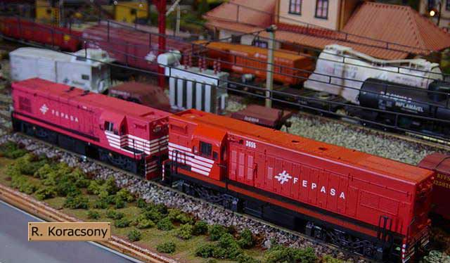 Comparação do ferreomodelo Frateschi com um ferreomodelo refeito pelo modelista Stênio Gimenez, mais próximo da escala 1:87