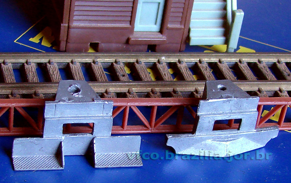 Adaptadores para engates Kadee em ferreomodelos de locomotiva G12 Frateschi