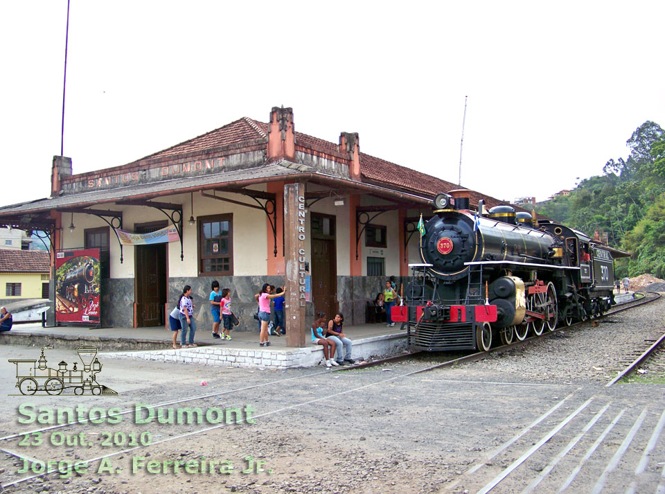 Locomotiva Zezé Leone na estação de Santos Dumont (MG) para sua terceira e última apresentação, na Semana da Asa, Outubro de 2010