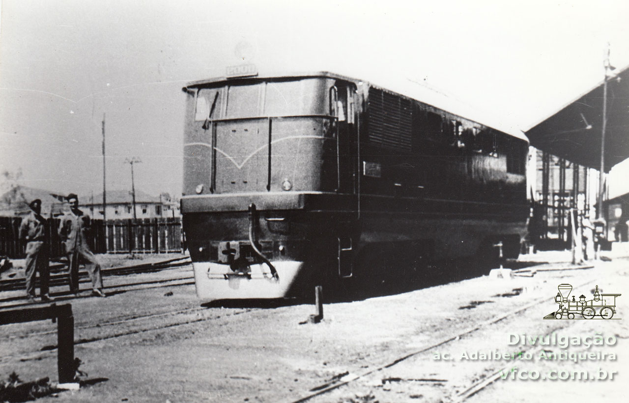 Vista frontal de uma locomotiva diesel-hidráulica Esslingen na VFRGS