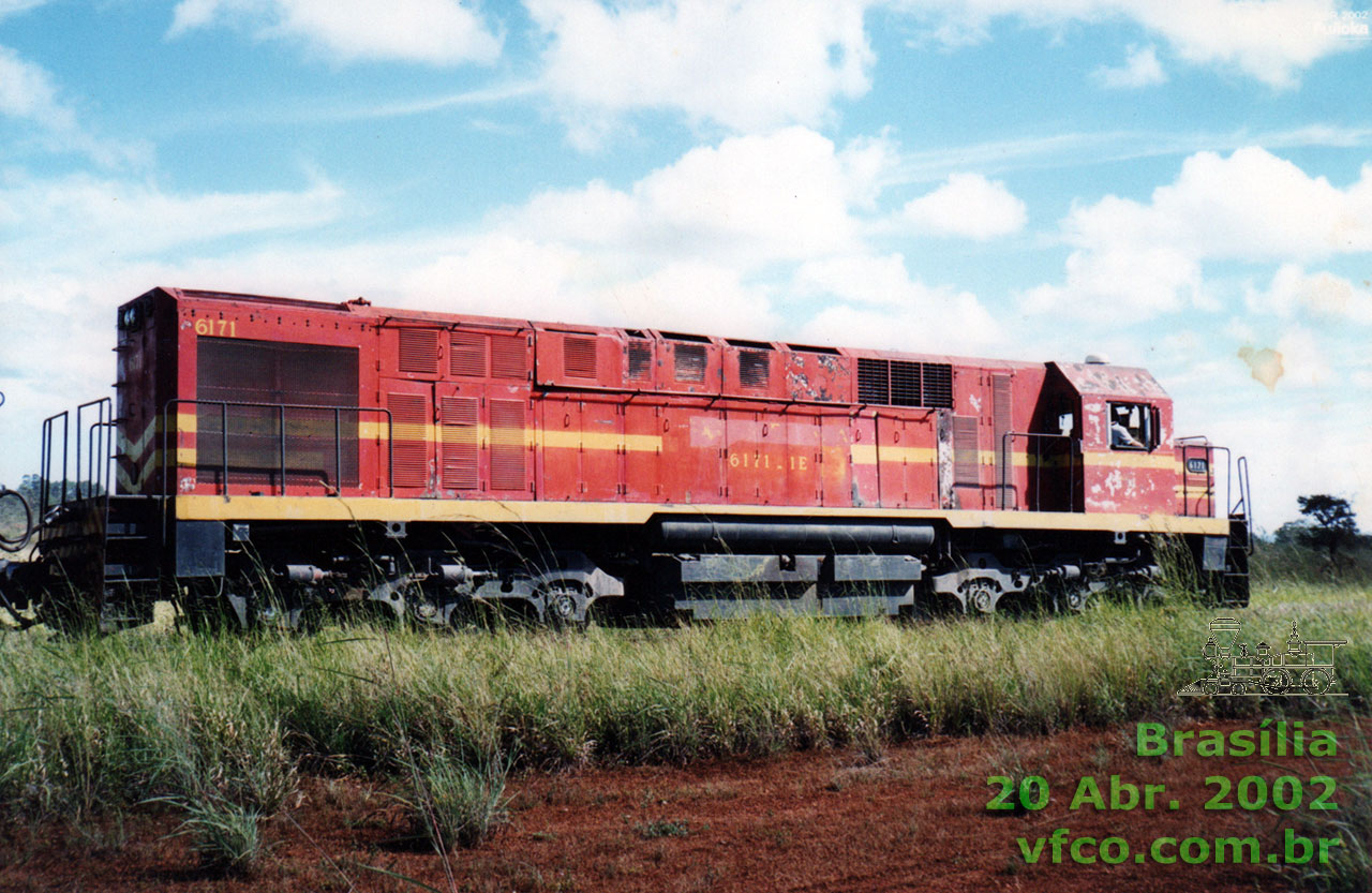 Vista lateral da locomotiva MX620 n° 6171 da FCA - Ferrovia Centro-Atlântica em Brasília