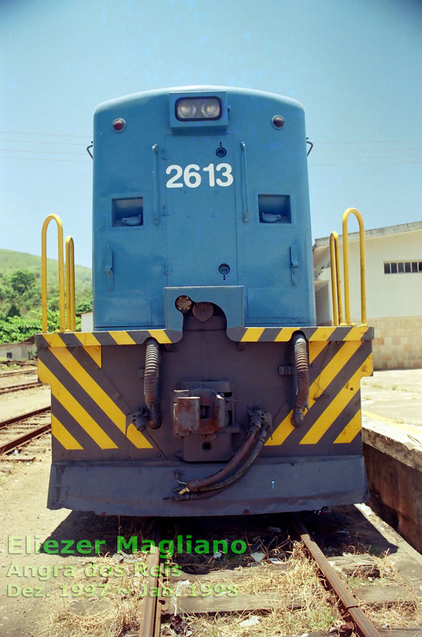 Testeira e piloto traseiros da locomotiva U20C “Namibiana” nº 2613 da FCA (foto sem corte)