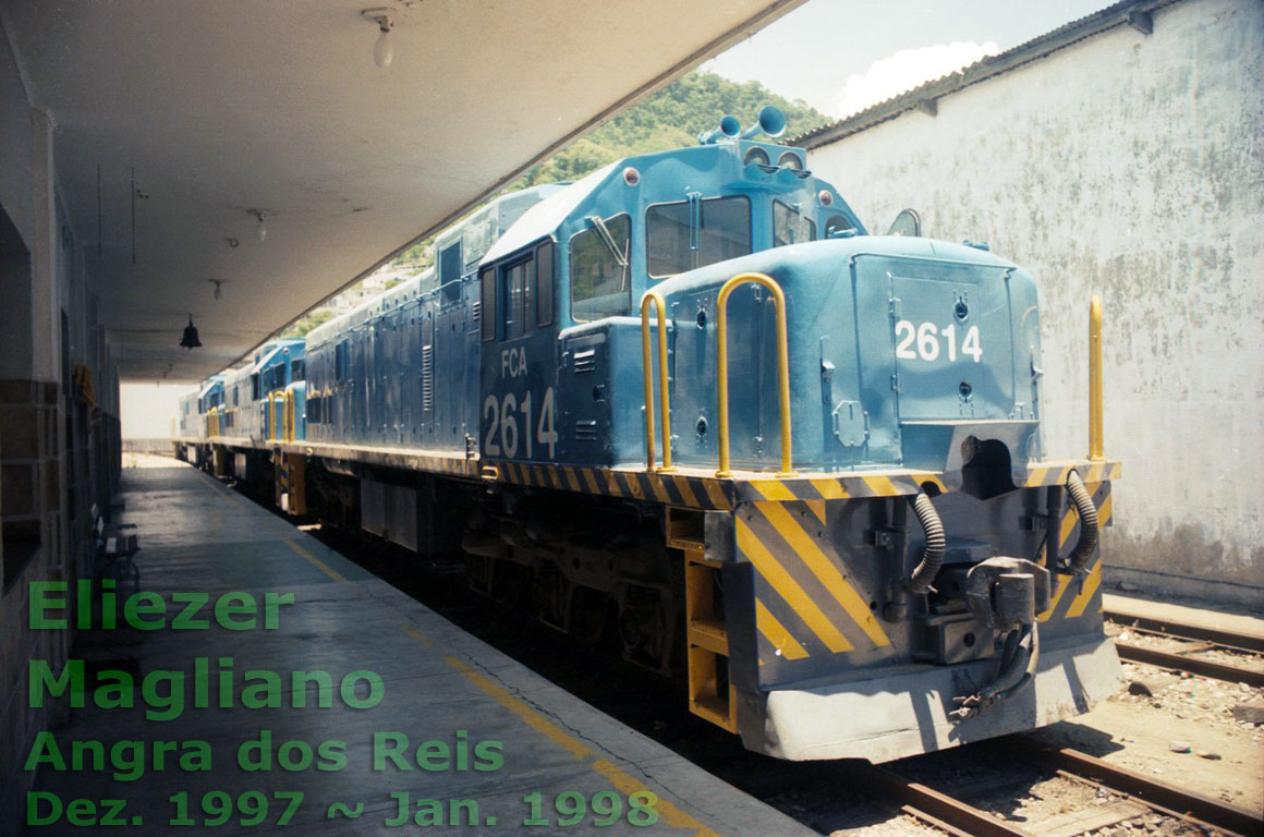 Locomotiva U20C Namibiana nº 2614 da FCA na estação ferroviária de Angra dos Reis (foto sem corte)