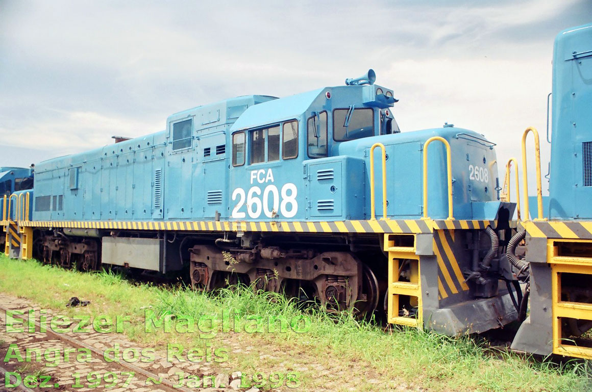 Locomotiva U20C Namibiana nº 2608 da FCA no pátio ferroviário do porto de Angra dos Reis (foto sem corte)