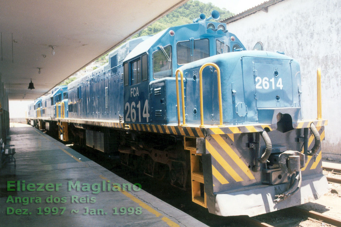 Locomotiva U20C Namibiana nº 2614 da FCA na estação ferroviária de Angra dos Reis (foto com corte e tratamento digital)