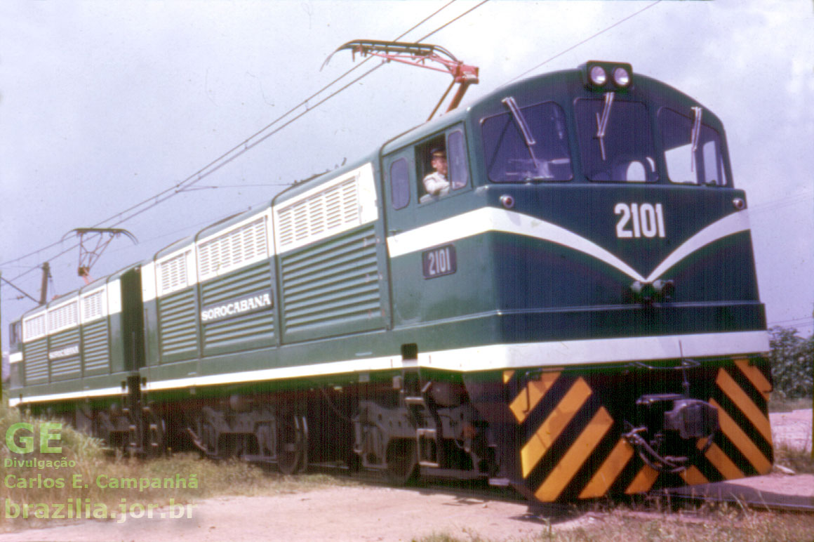 Outra vista da locomotiva elétrica "Minissaia" construída pela GE do Brasil para a Estrada de Ferro Sorocabana