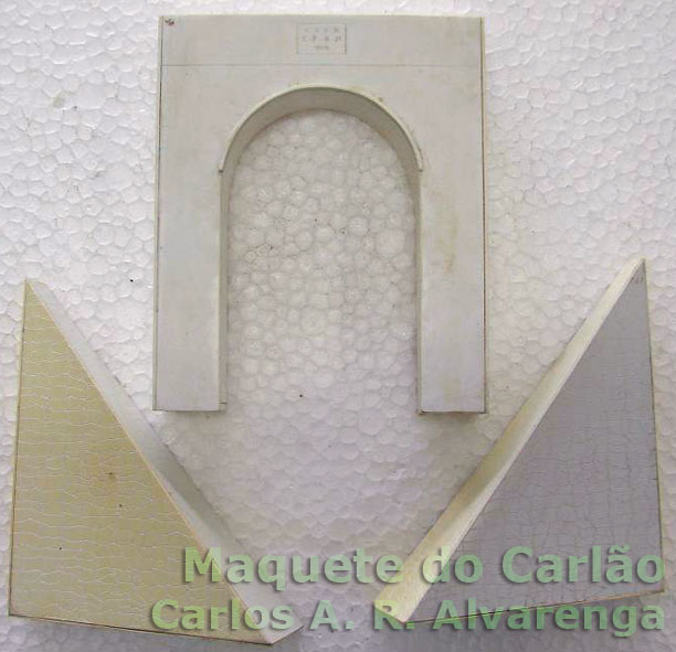 Figura 4 - Montagem das lâminas de plástico para formar o portal em três dimensões