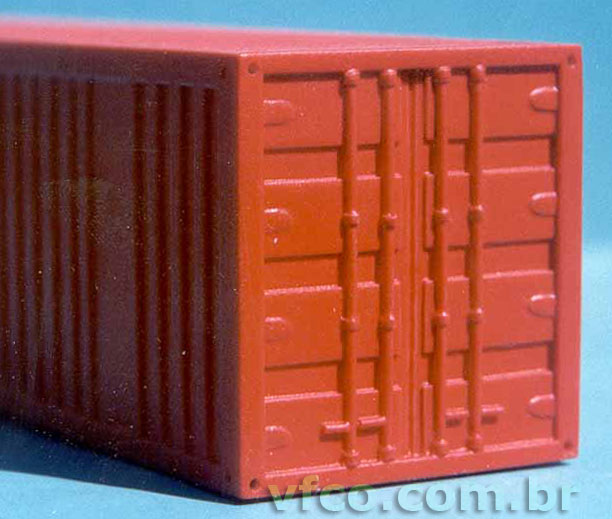 Detalhe da porta do container pronto