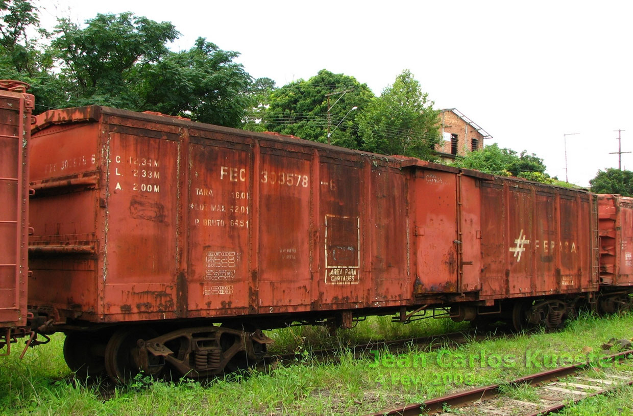 Vagão FEC-303578-6, ainda na pintura Fepasa - Ferrovias Paulistas