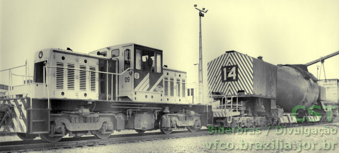 Locomotiva nº 9 movimentando o vagão torpedo nº 14 da CST - Companhia Siderúrgica de Tubarão