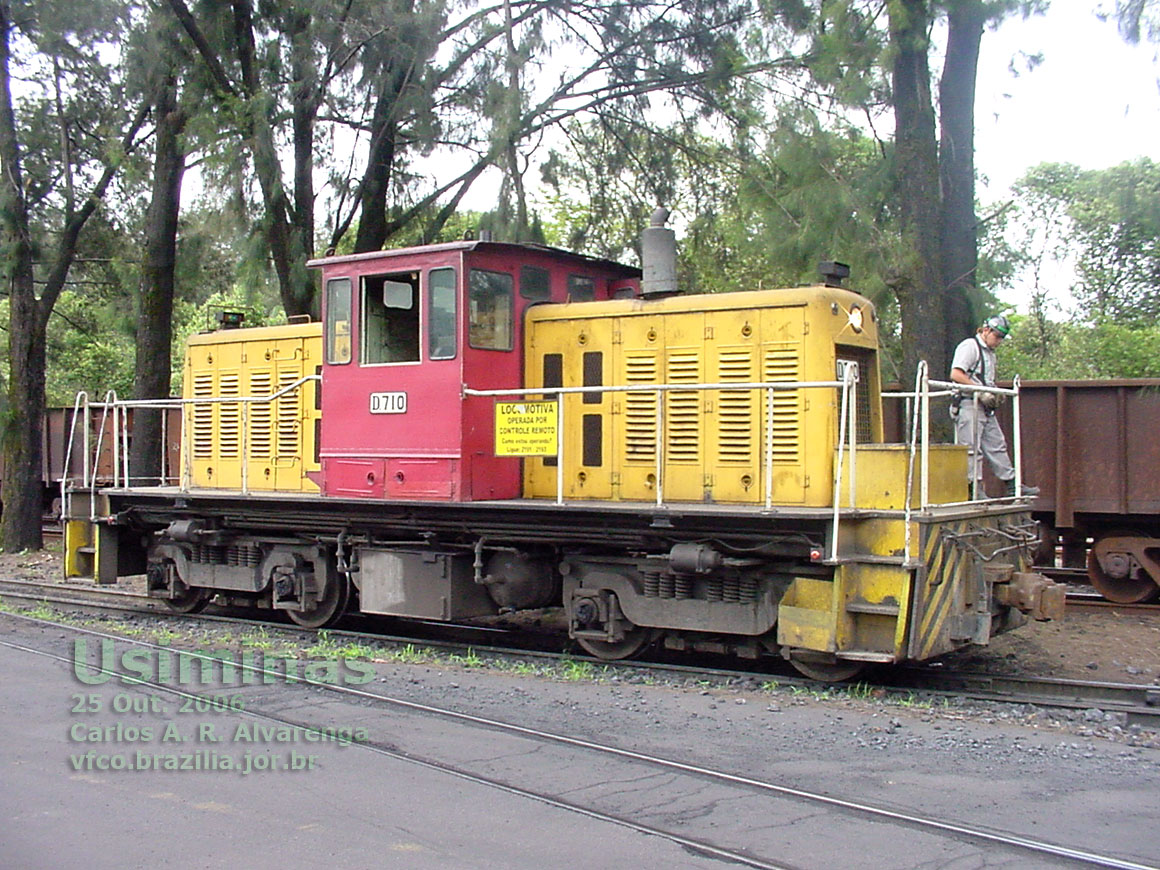 Vista lateral da Locomotiva diesel-elétrica D710 da Usiminas