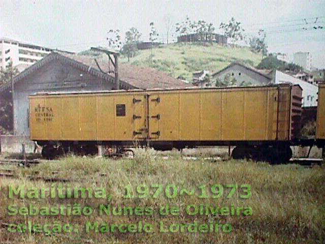 Vagão isotérmico metálico da série ID RFFSA Central no pátio da Marítima, Rio de Janeiro (RJ), por volta de 1970~1973