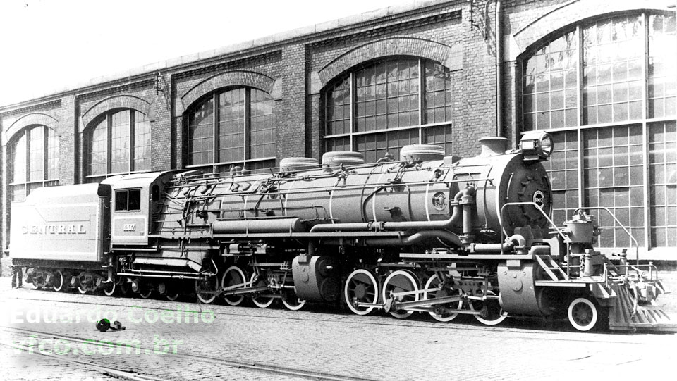 Locomotiva Henschel 2-8-8-4 n° 1307 da Estrada de Ferro Central do Brasil, transferida em 1953 para a Estrada de Ferro Goiás